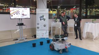 L’un des rares produits en démonstration durant la soirée Agtech du SIVAL 2020 était le robot mobile Trooper d’Instar Robotics (95) couronné par un SIVAL d’argent, Destiné à la manutention (distançage, resserrage) de plantes en pots, il réduit la pénibilité et pallie le manque de main-d’œuvre. © LKP  L’un des rares produits en démonstration durant la soirée Agtech du SIVAL 2020 était le robot mobile Trooper d’Instar Robotics (95) couronné par un SIVAL d’argent, Destiné à la manutention (distançage, resserrage) de plantes en pots, il réduit la pénibilité et pallie le manque de main-d’œuvre. © LKP
